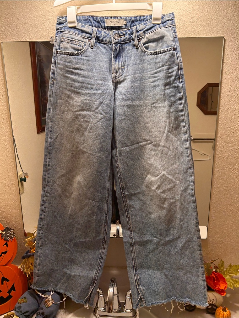 Hidden (Neuflora) | Cierra Jeans